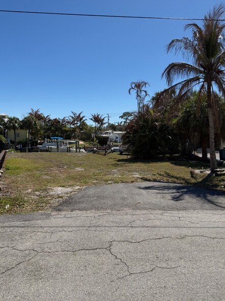 More Photos Of 4575 SE Dixie Hwy, Stuart Office For Sale