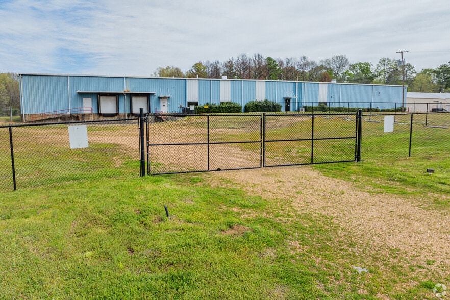 More Photos Of 5670 US-80, Jackson Manufacturing For Lease