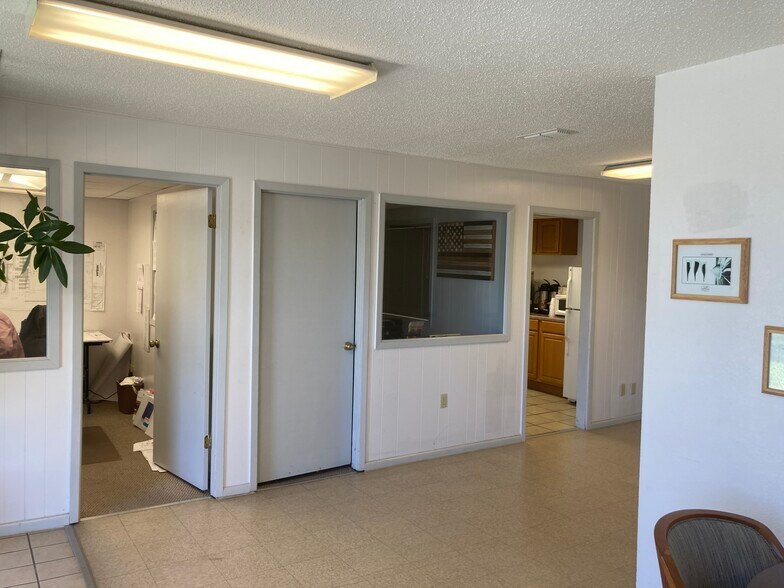 More Photos Of 4763 Broom St, San Antonio Warehouse For Lease
