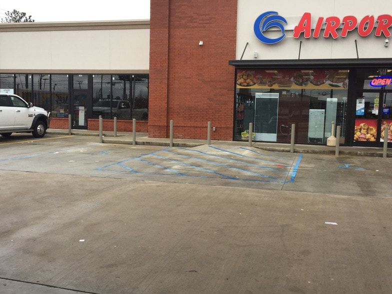 Primary Photo Of 2821 Airways Blvd, Memphis Bank For Lease