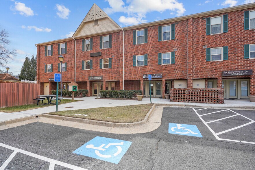 More Photos Of 10130-10134 Colvin Run Rd, Great Falls Medical For Sale