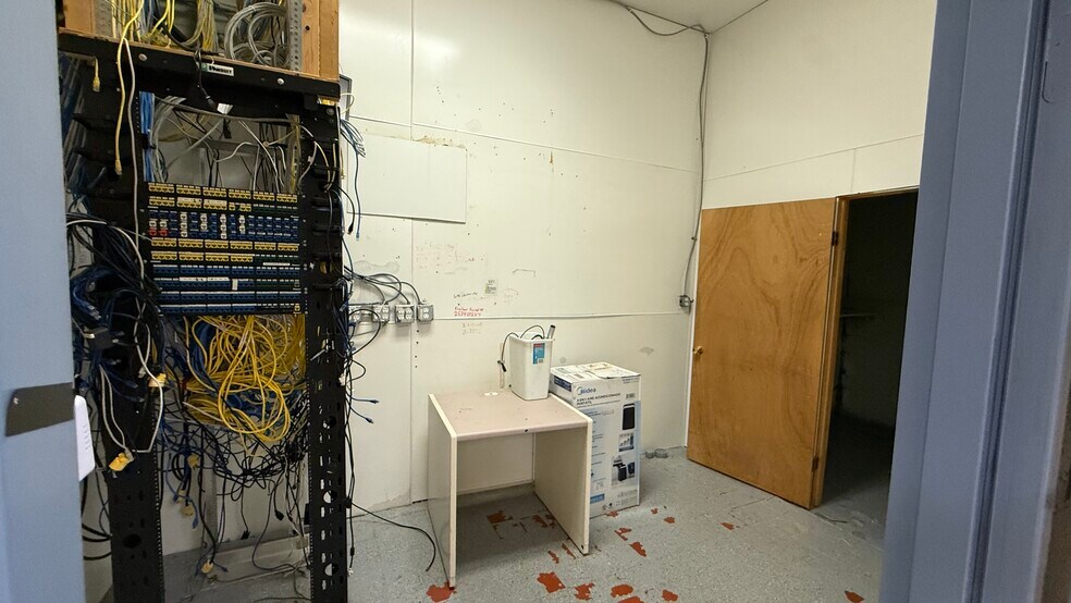 More Photos Of 5144-5174 College Corner Pike, Oxford Freestanding For Lease