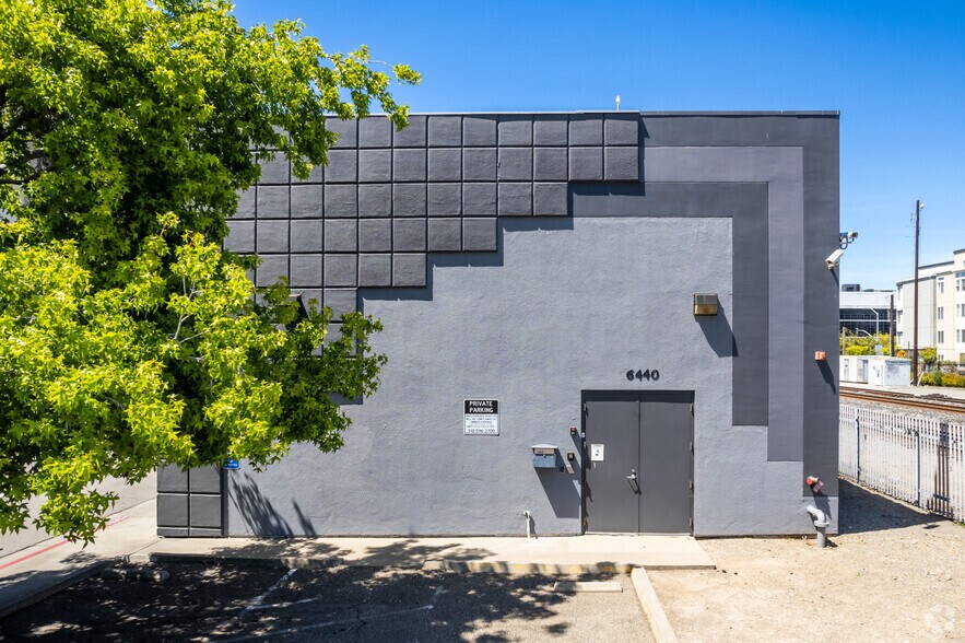 More Photos Of 6440-6490 Shellmound St, Emeryville Telecom Hotel Data Hosting For Lease