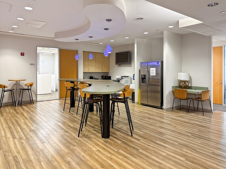 More Photos Of 201 S Biscayne Blvd, Miami Coworking Space