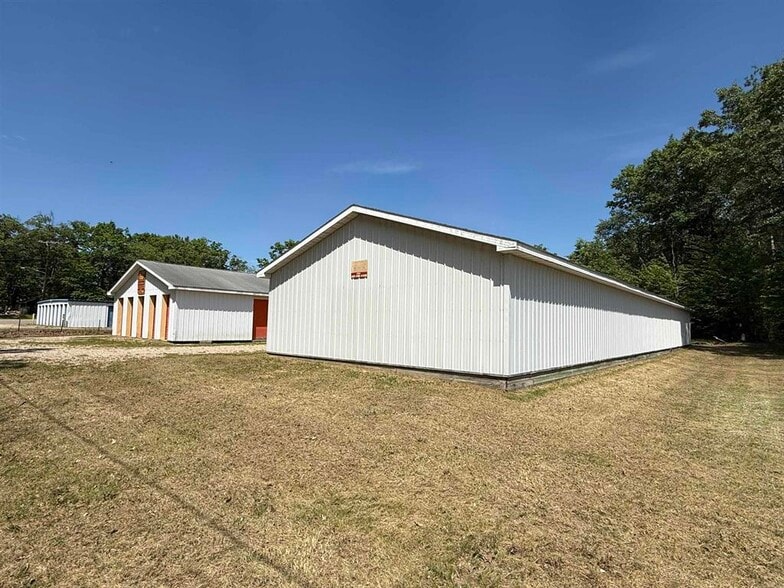 More Photos Of 307 S Bringold Ave, Lake Self Storage For Sale