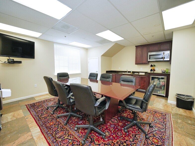 More Photos Of 5220 Neroly Rd, Oakley Self Storage For Lease