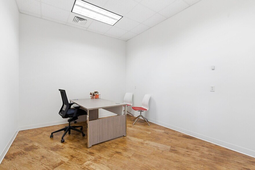 More Photos Of 5540-5550 N Farmer Branch Rd, Ozark General Retail For Sale