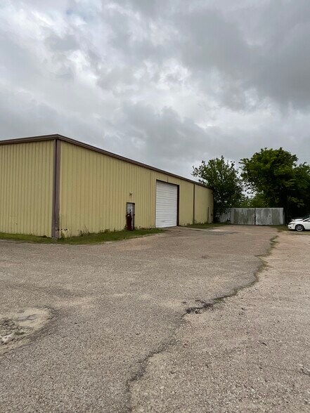 More Photos Of 3201 Texas Ave, La Marque Warehouse For Sale