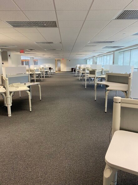 More Photos Of 11501 Northlake Dr, Cincinnati Office For Sale