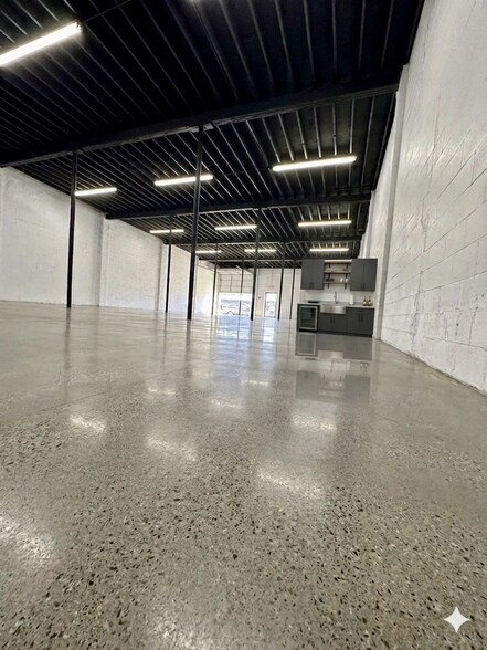 More Photos Of 1110 Sligh Blvd, Orlando Warehouse For Lease