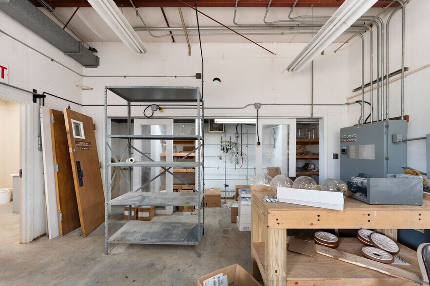 More Photos Of 112 Old Mill Rd, Cartersville Research And Development For Sale