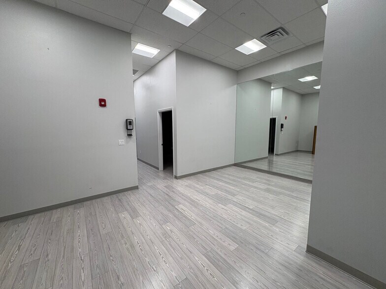 More Photos Of 1451 2nd St, Sarasota Apartments For Lease