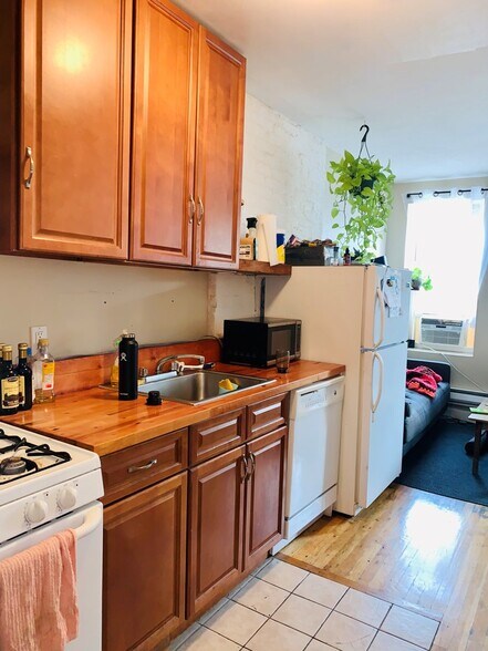 More Photos Of 98 Moore St, Brooklyn Storefront Retail Residential For Sale