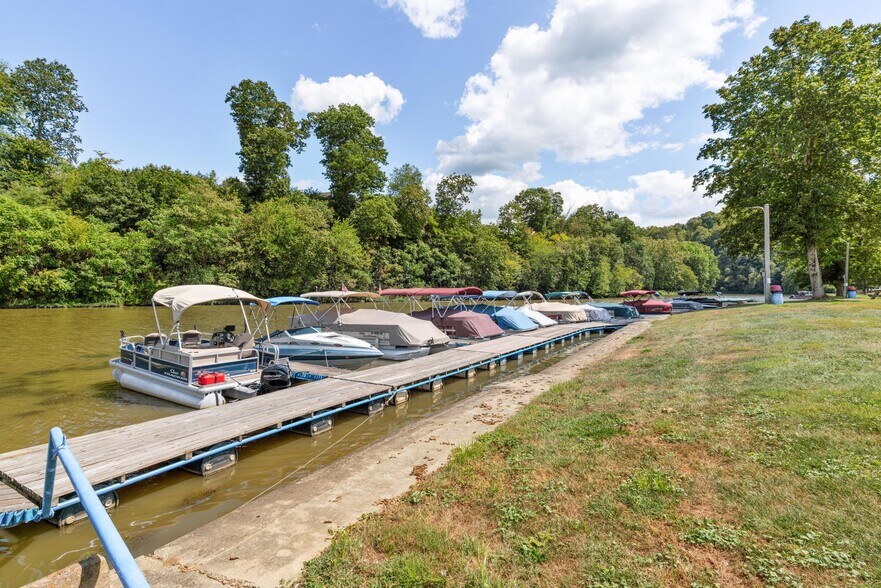 More Photos Of 1 Greenwood Ln, Clarksville Multifamily For Sale