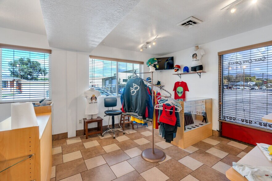 More Photos Of 17 W Sunset Ave, Salt Lake City Light Manufacturing For Sale