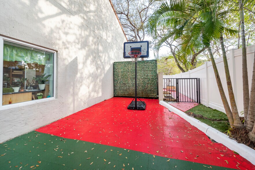 More Photos Of 8201 W Mcnab Rd, Tamarac General Retail For Sale