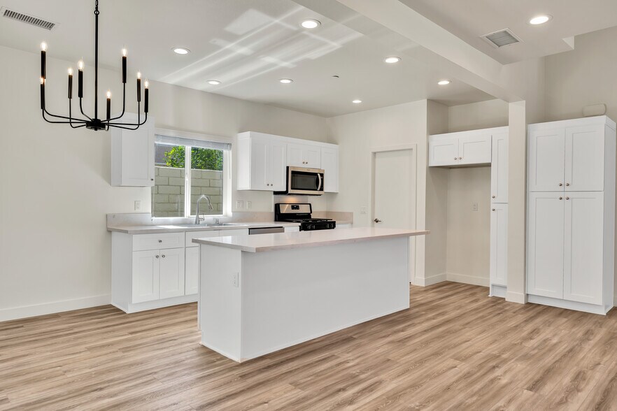 More Photos Of 33912 Whispering Palms Trail, Cathedral City Apartments For Sale