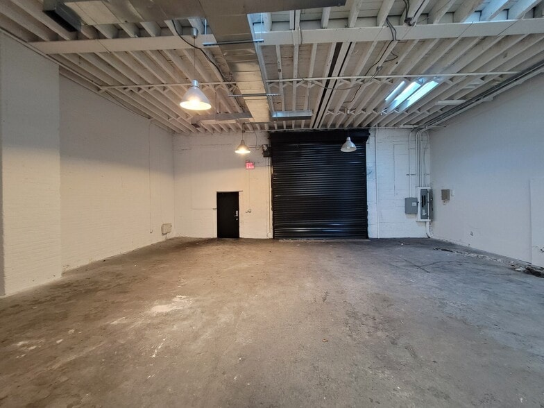 More Photos Of 272-280 Seigel St, Brooklyn Restaurant For Lease