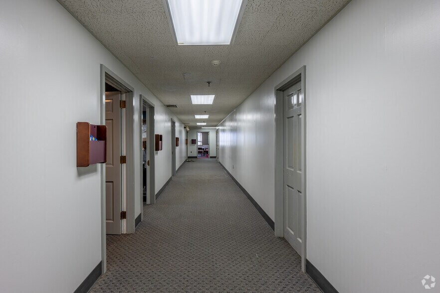 More Photos Of 40 Mulberry St, Middletown Flex For Sale