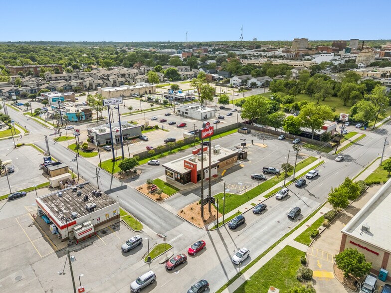 More Photos Of 811 S 5th St, Waco Fast Food For Sale