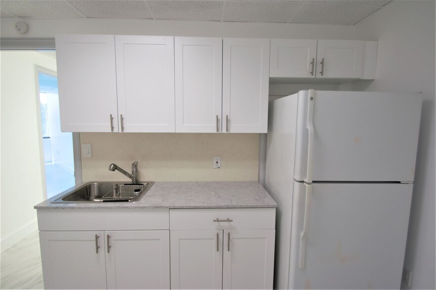 More Photos Of 2701 W Oakland Park Blvd, Oakland Park Office For Sale