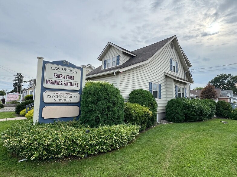More Photos Of 124 Medford Ave, Patchogue Office For Sale