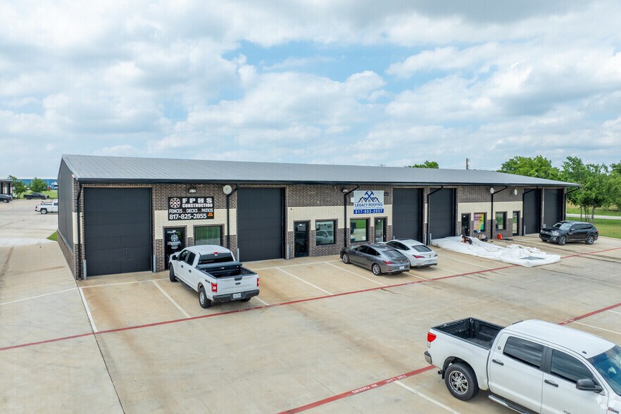 More Photos Of 4004 Williamson Rd, Crowley Warehouse For Lease