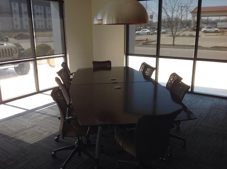 More Photos Of 7220 N Lindbergh Blvd, Hazelwood Self Storage For Lease