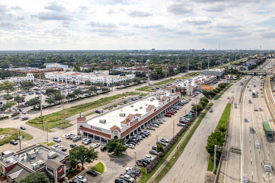 More Photos Of 3245-3285 Southwest Fwy, Houston Unknown For Lease