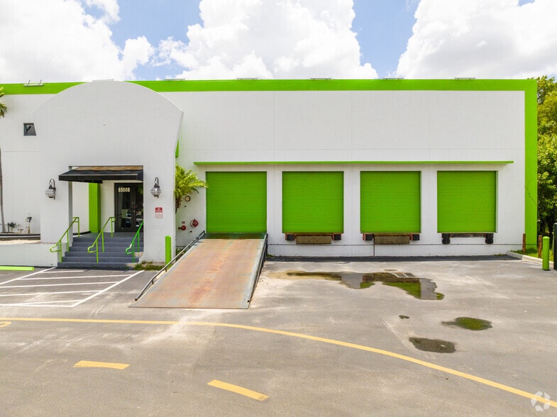 More Photos Of 6500 N Powerline Rd, Fort Lauderdale Warehouse For Lease