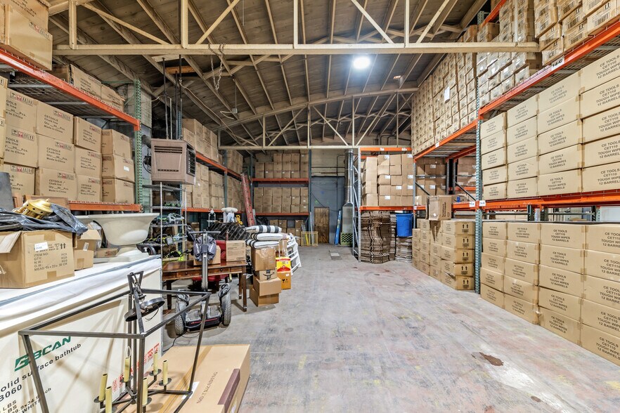 More Photos Of 308 W College St, Pulaski Flex For Sale