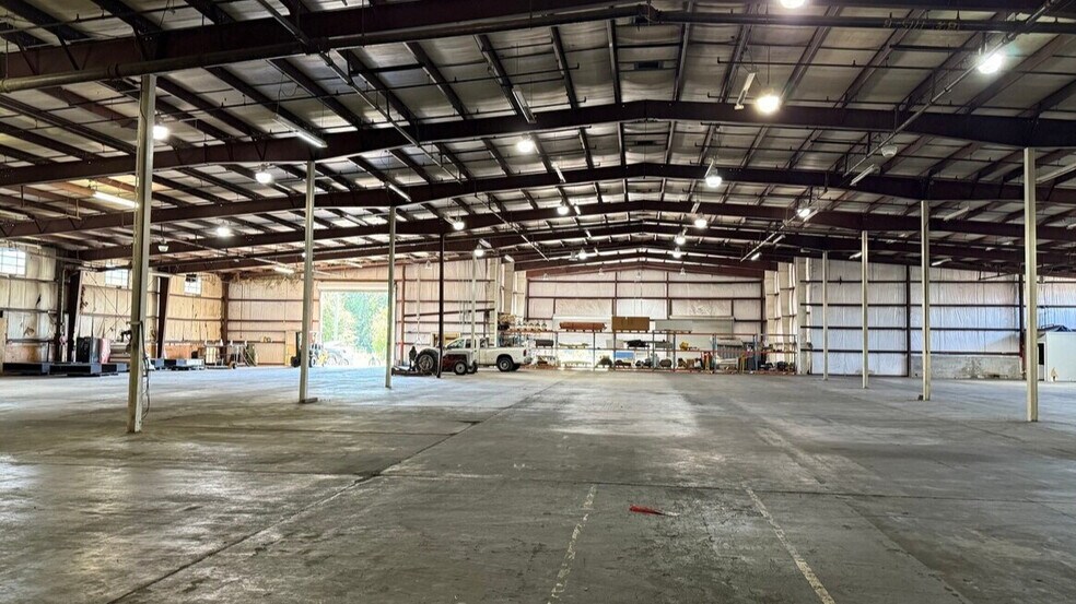 More Photos Of 306 Rogers St, Barnesville Warehouse For Lease