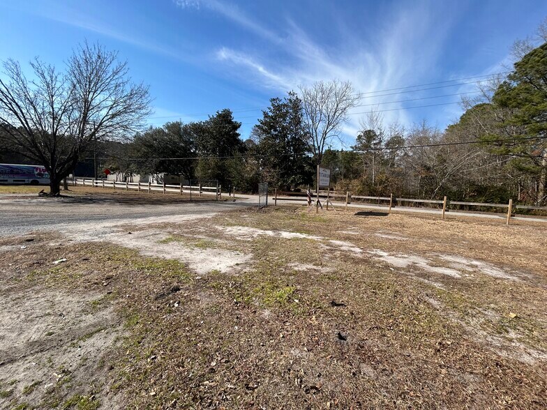 More Photos Of 1544 State Rd, Summerville Loft Creative Space For Lease