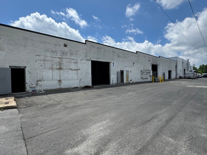 More Photos Of 12105 Acton Ln, Waldorf Warehouse For Lease