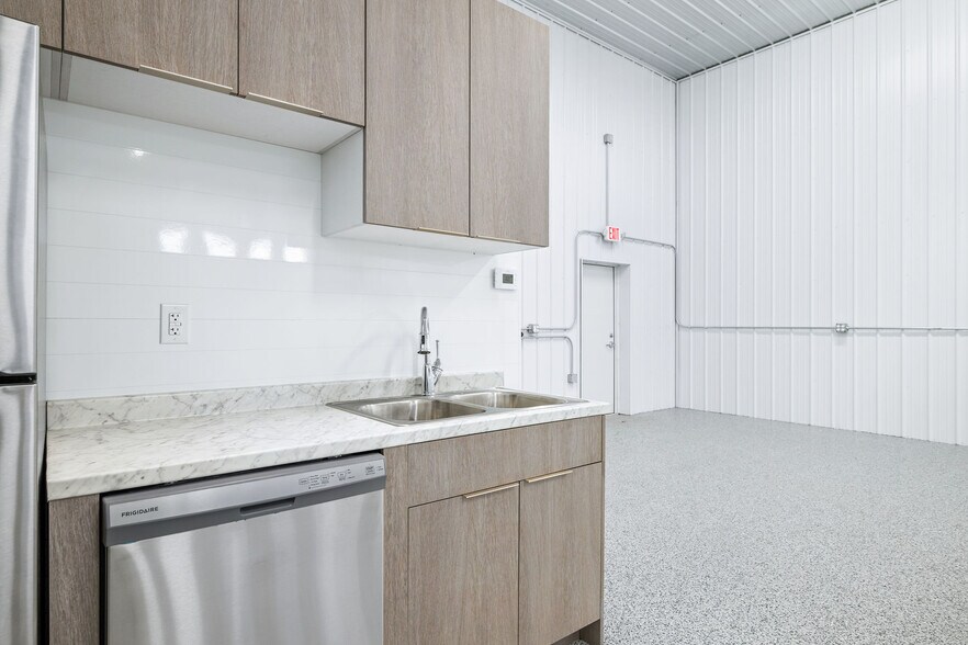 More Photos Of 2690 Grissom st, Columbus Unknown For Lease