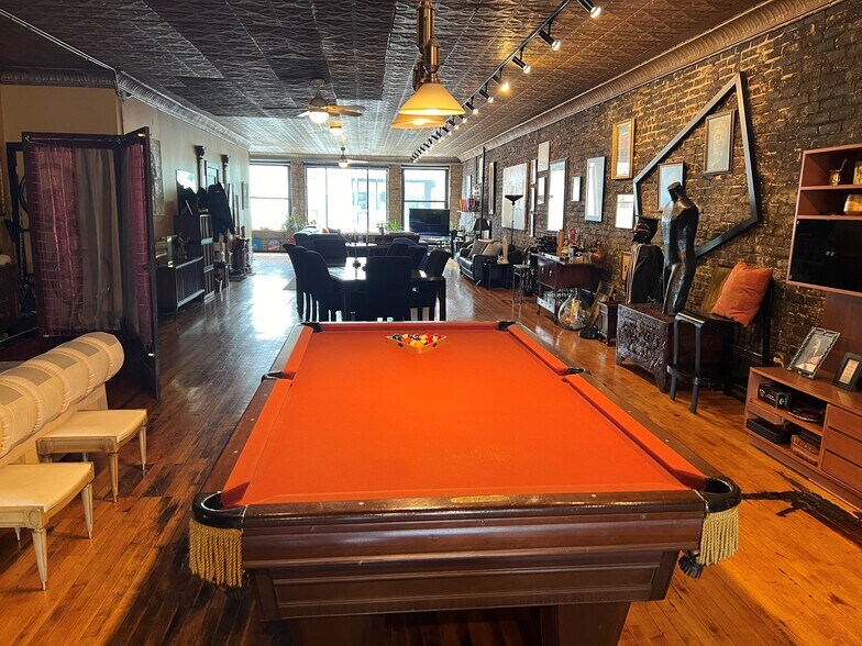 More Photos Of 1259 N milwaukee Ave, Chicago General Retail For Sale