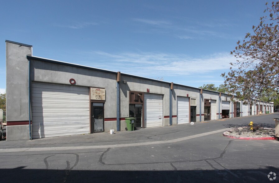 More Photos Of 720 Olive Dr, Davis Warehouse For Lease