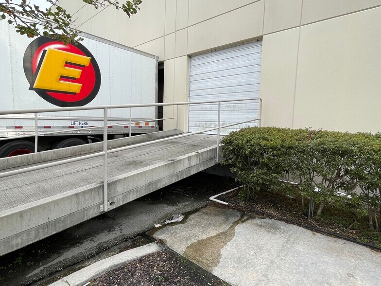 More Photos Of 1700 35th St, Orlando Warehouse For Lease