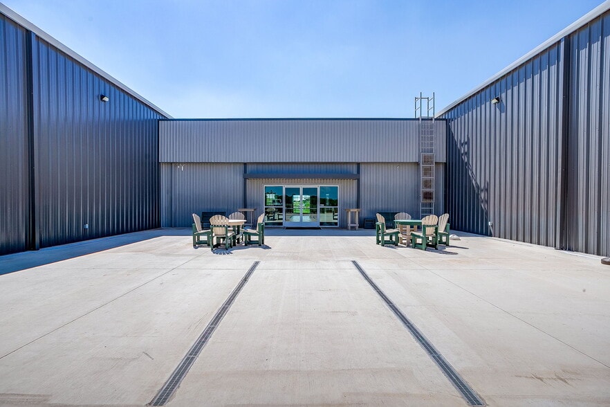 More Photos Of 1109 Hwy 51, Granbury Freestanding For Sale