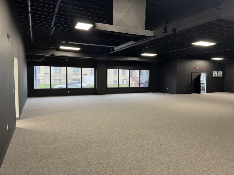 More Photos Of 1101 5th Ave, Coraopolis Office For Sale