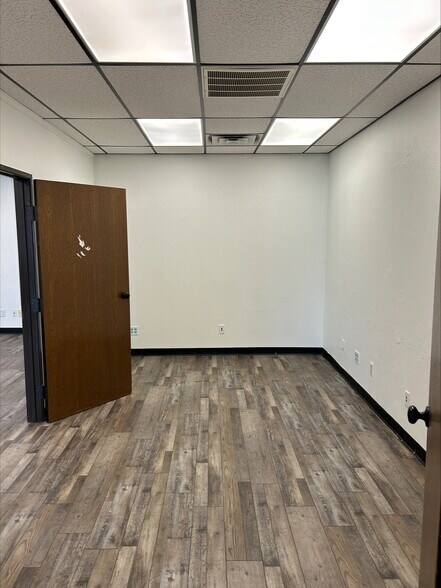 More Photos Of 6210-6220 NW Expressway St, Oklahoma City Unknown For Lease