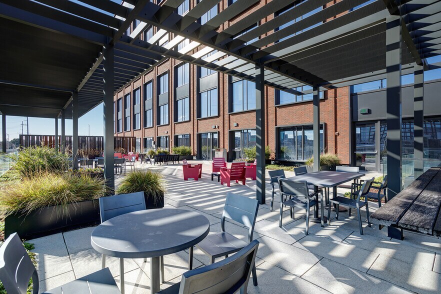 More Photos Of 601 11th Ave N, Nashville Office For Lease