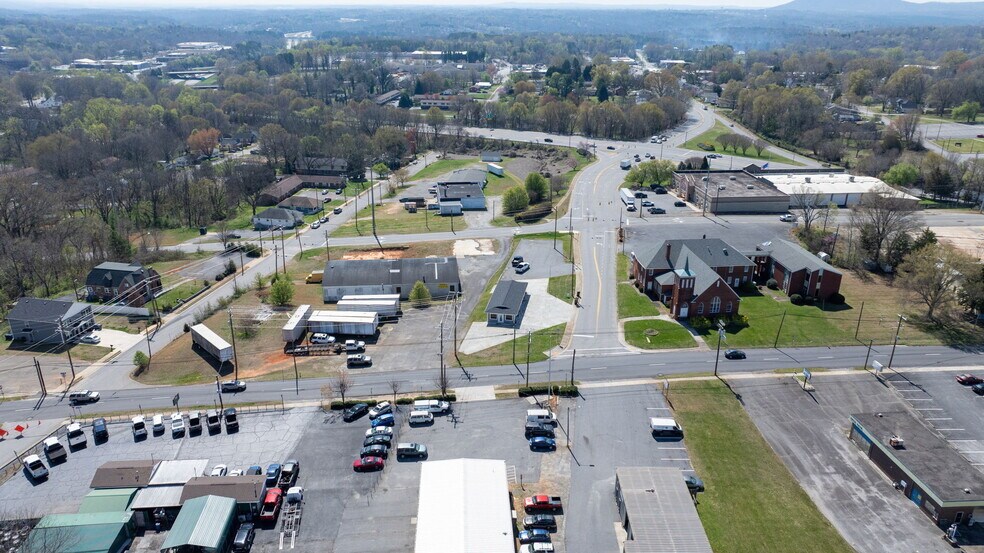 More Photos Of 121 13th St SW, Hickory Office For Sale