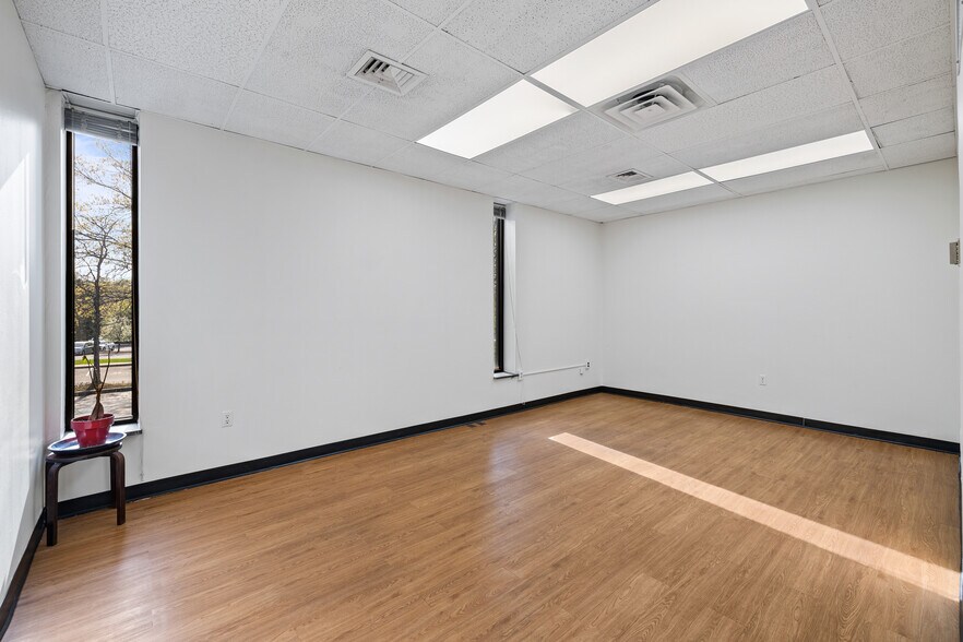 More Photos Of 19 Squadron Blvd, New City Office For Lease