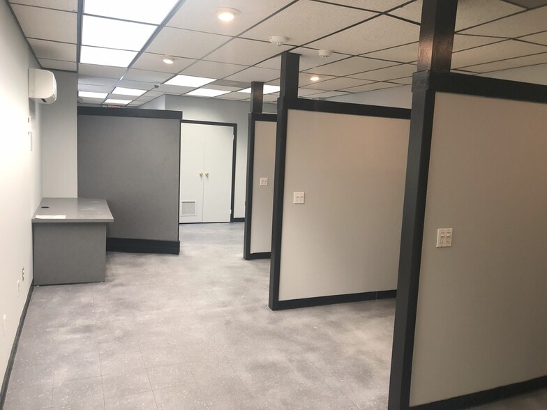 More Photos Of 1412 Ohio Ave, Lawrence Industrial For Sale