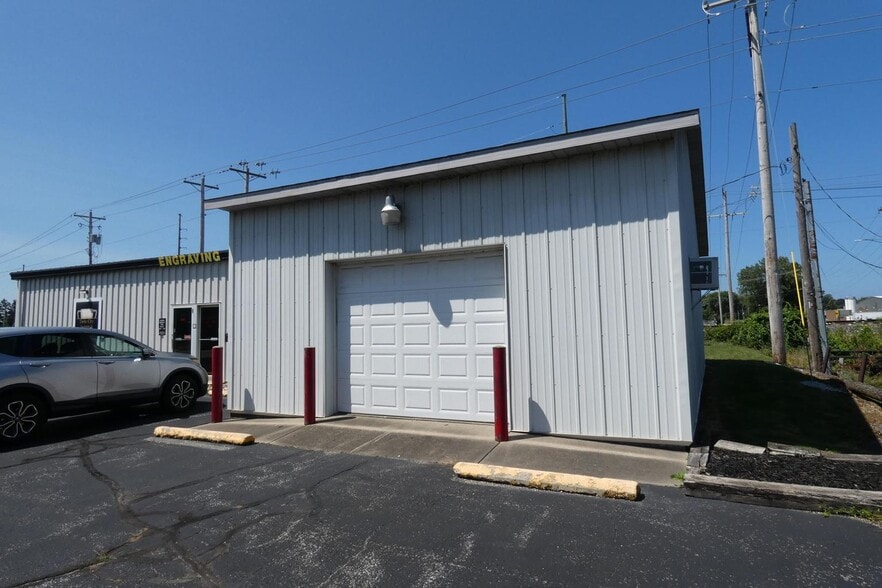 More Photos Of 2410 S Cleveland Ave, Saint Joseph Flex For Sale