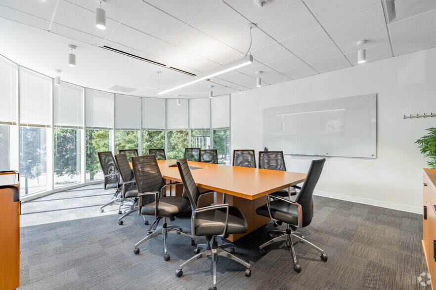 More Photos Of 121 Perimeter Ctr W, Atlanta Coworking Space