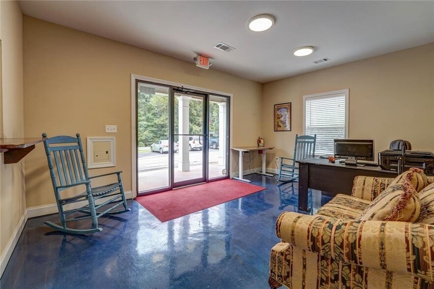 More Photos Of 7117 Brown Bridge Rd, Covington General Retail For Sale