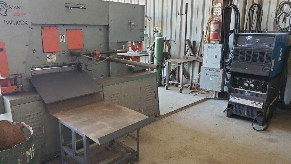 More Photos Of 41614 102nd St E, Palmdale Industrial For Lease