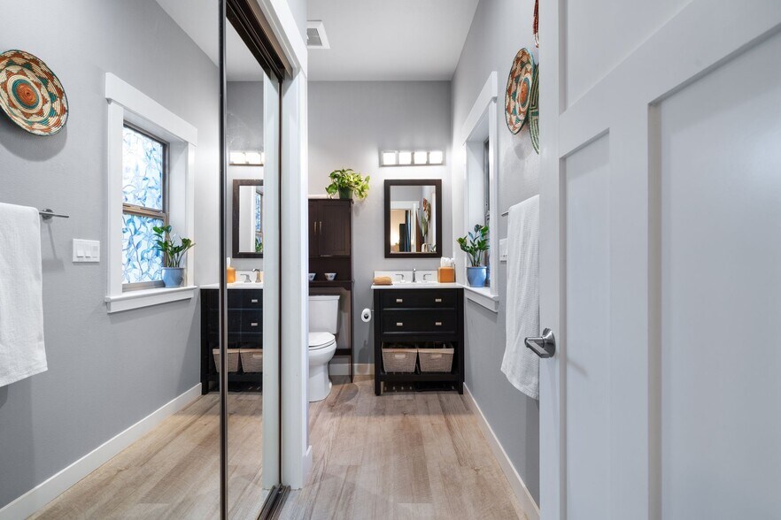 More Photos Of 215 NE 30th Ave, Portland Multifamily For Sale